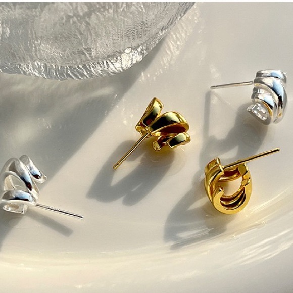 Minimalist earrings - Picture 5 of 7